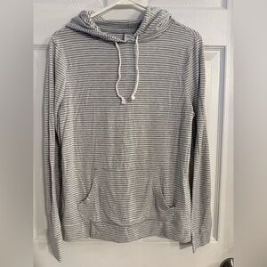 Old Navy Women’s Hoodie in Gray and White Stripes Size M

#0067